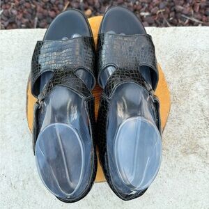 SAS Suntimer Tripad Comfort Women’s 10.5 Croc Embossed Patent Leather Sandal.